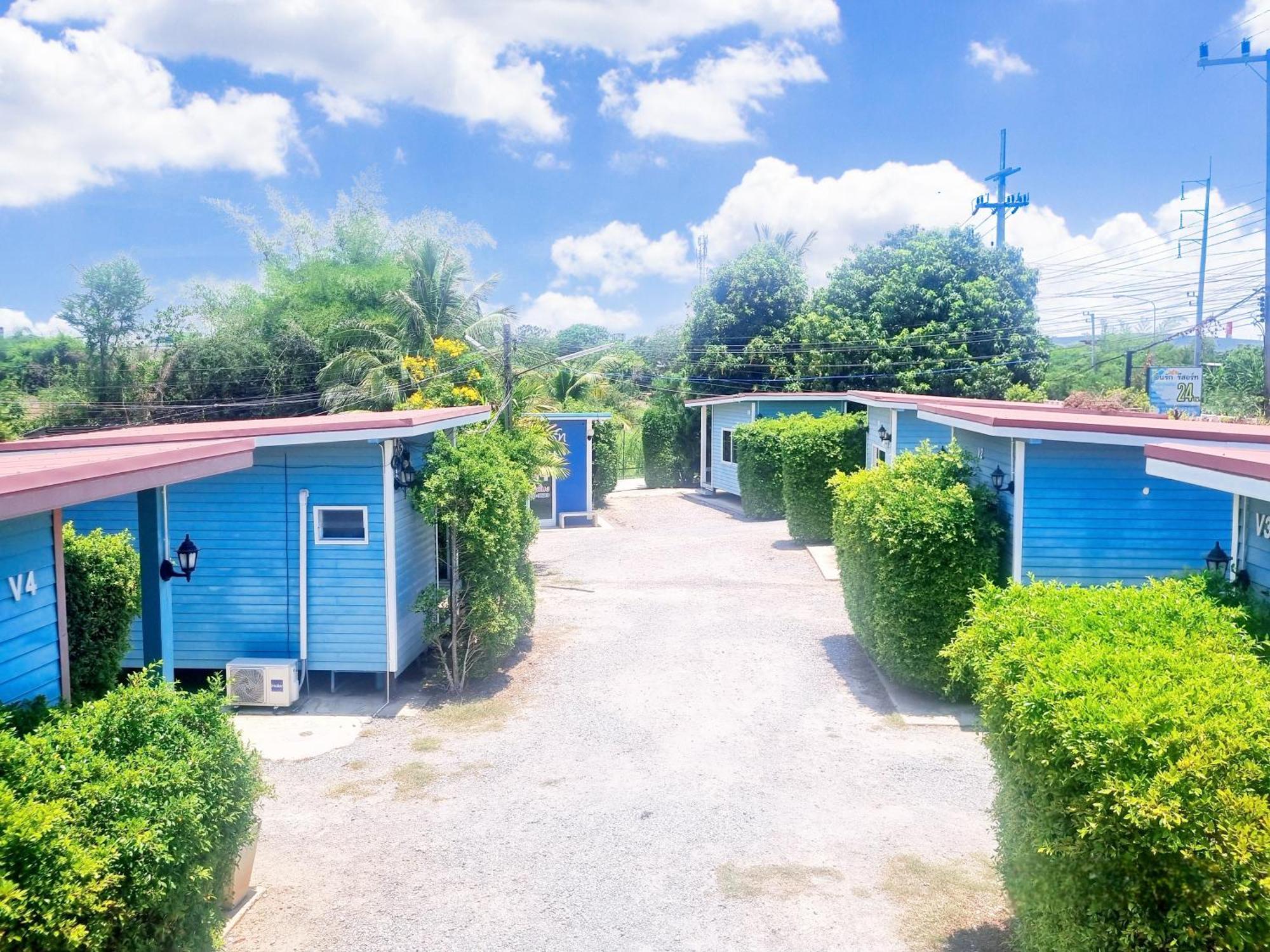 In Love Resort Chainat Экстерьер фото