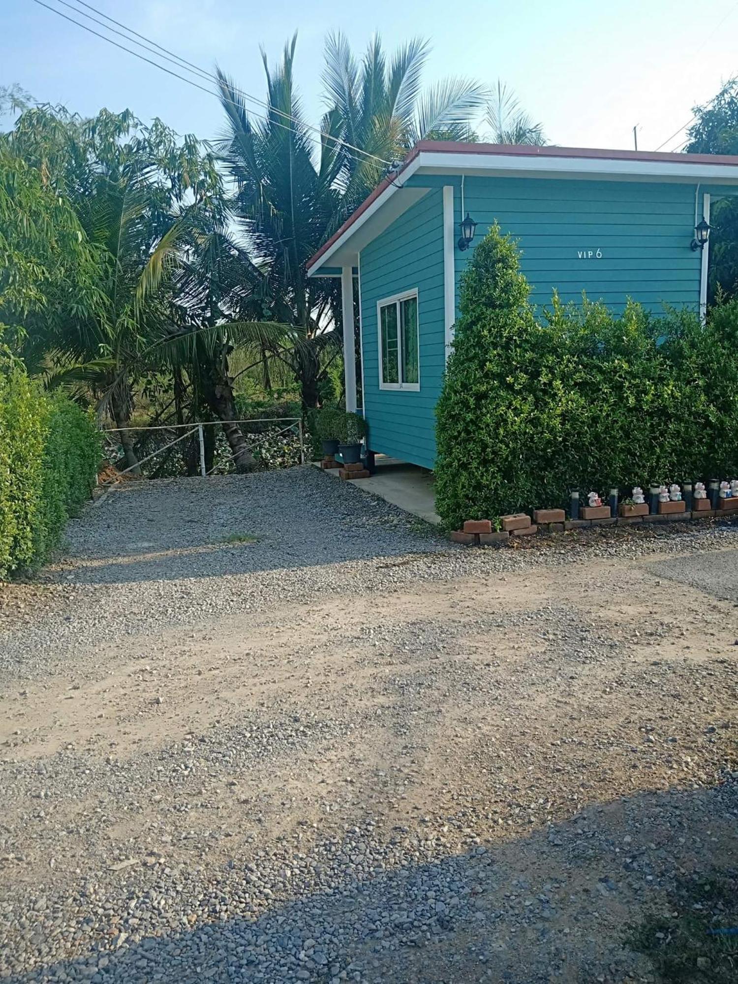 In Love Resort Chainat Экстерьер фото